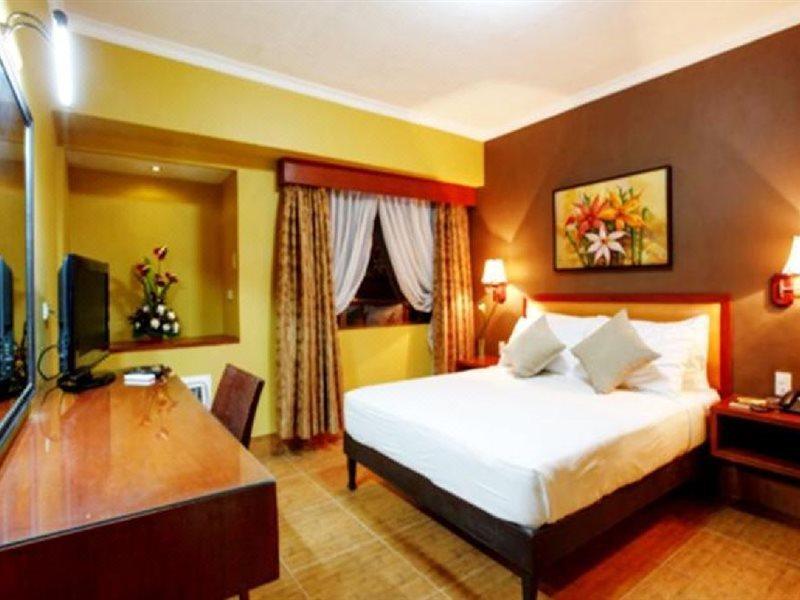 Pamulinawen Hotel Laoag Esterno foto
