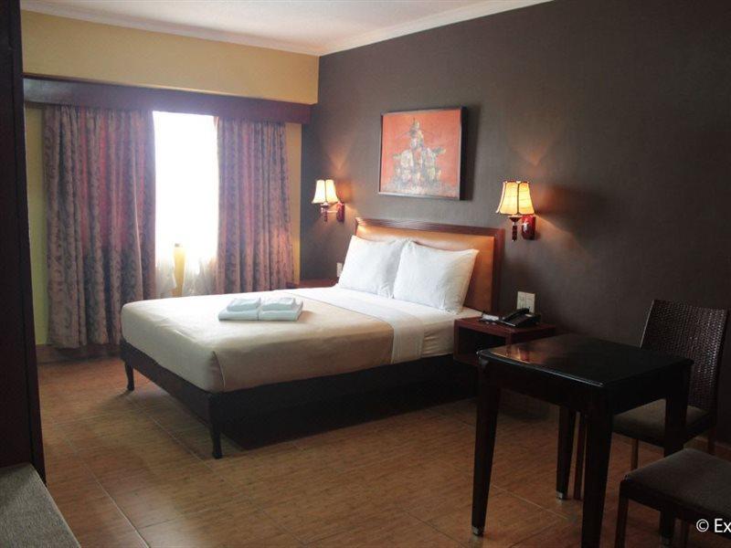 Pamulinawen Hotel Laoag Esterno foto