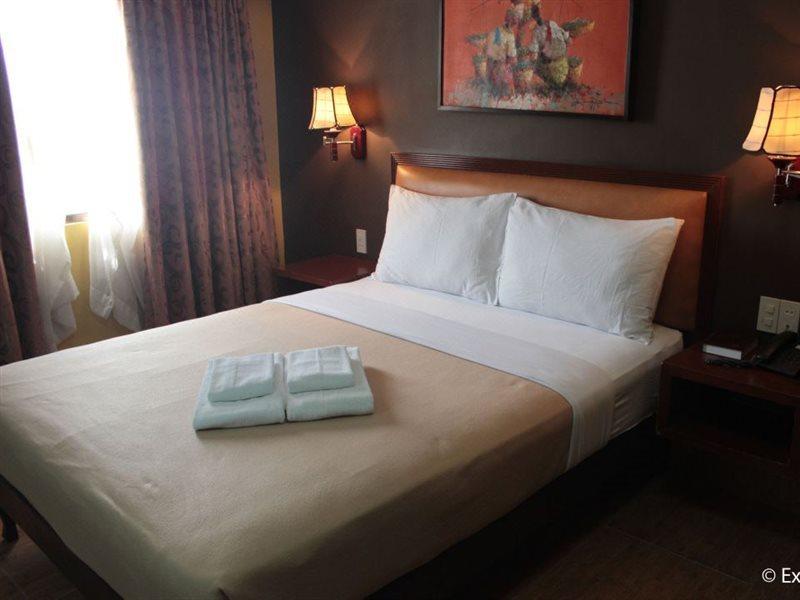 Pamulinawen Hotel Laoag Esterno foto