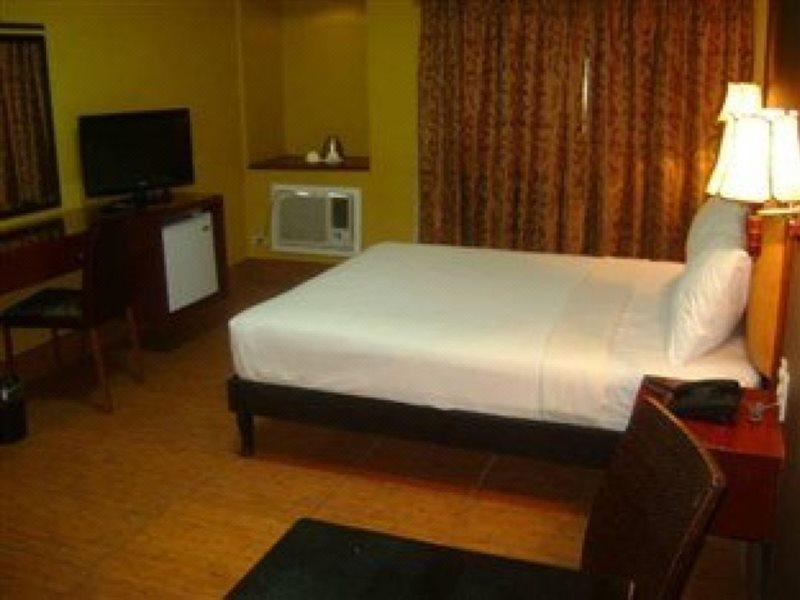 Pamulinawen Hotel Laoag Esterno foto