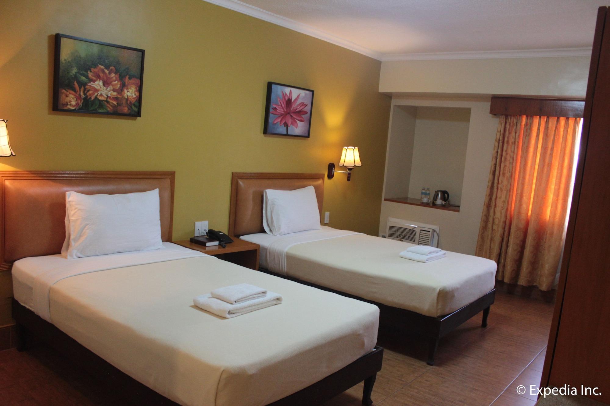 Pamulinawen Hotel Laoag Esterno foto