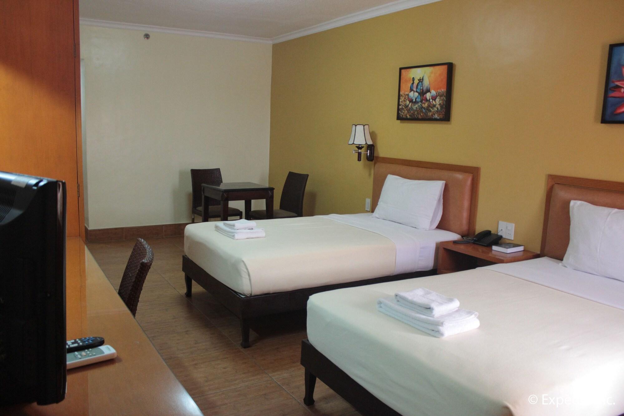 Pamulinawen Hotel Laoag Esterno foto