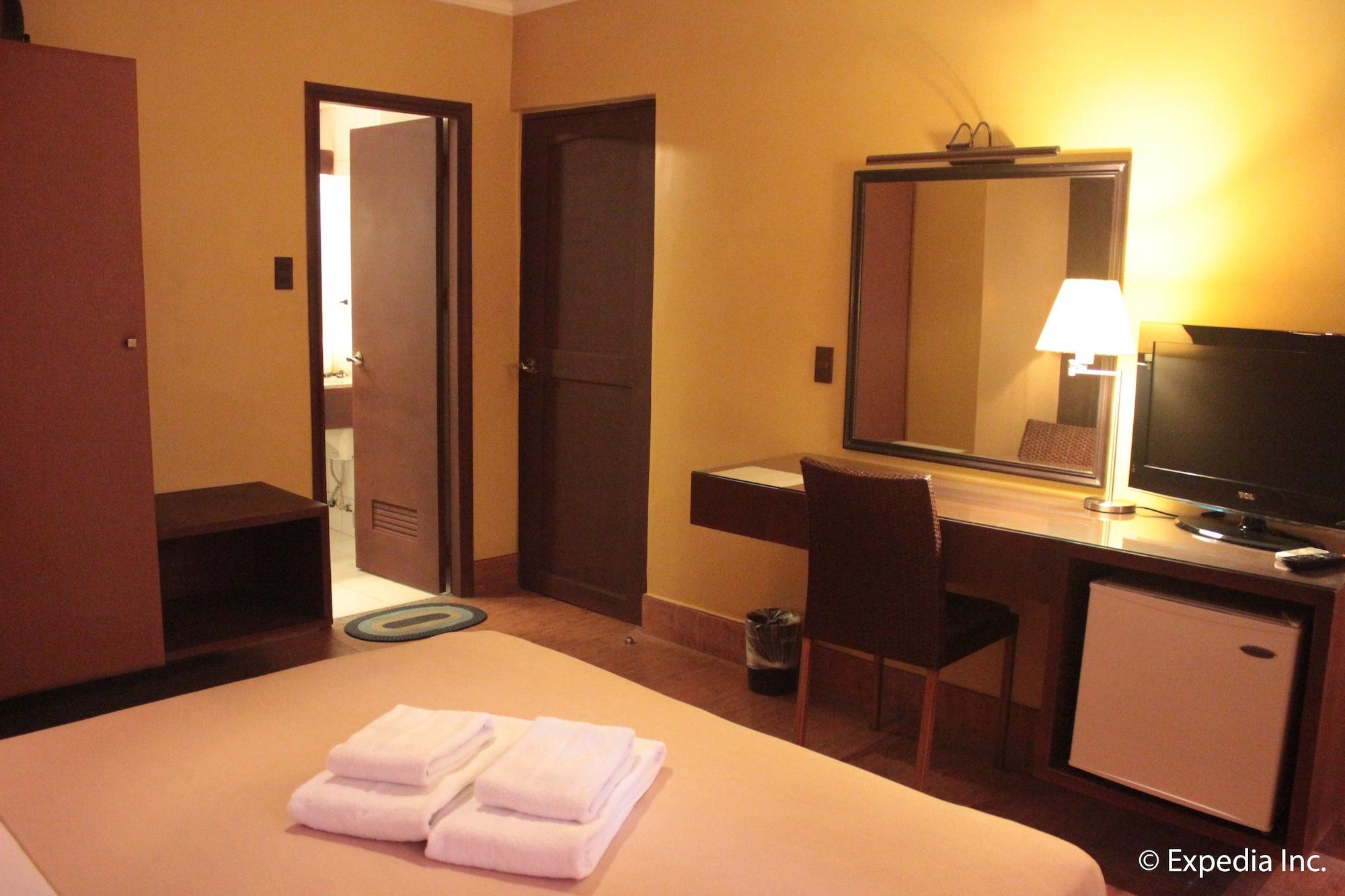 Pamulinawen Hotel Laoag Esterno foto