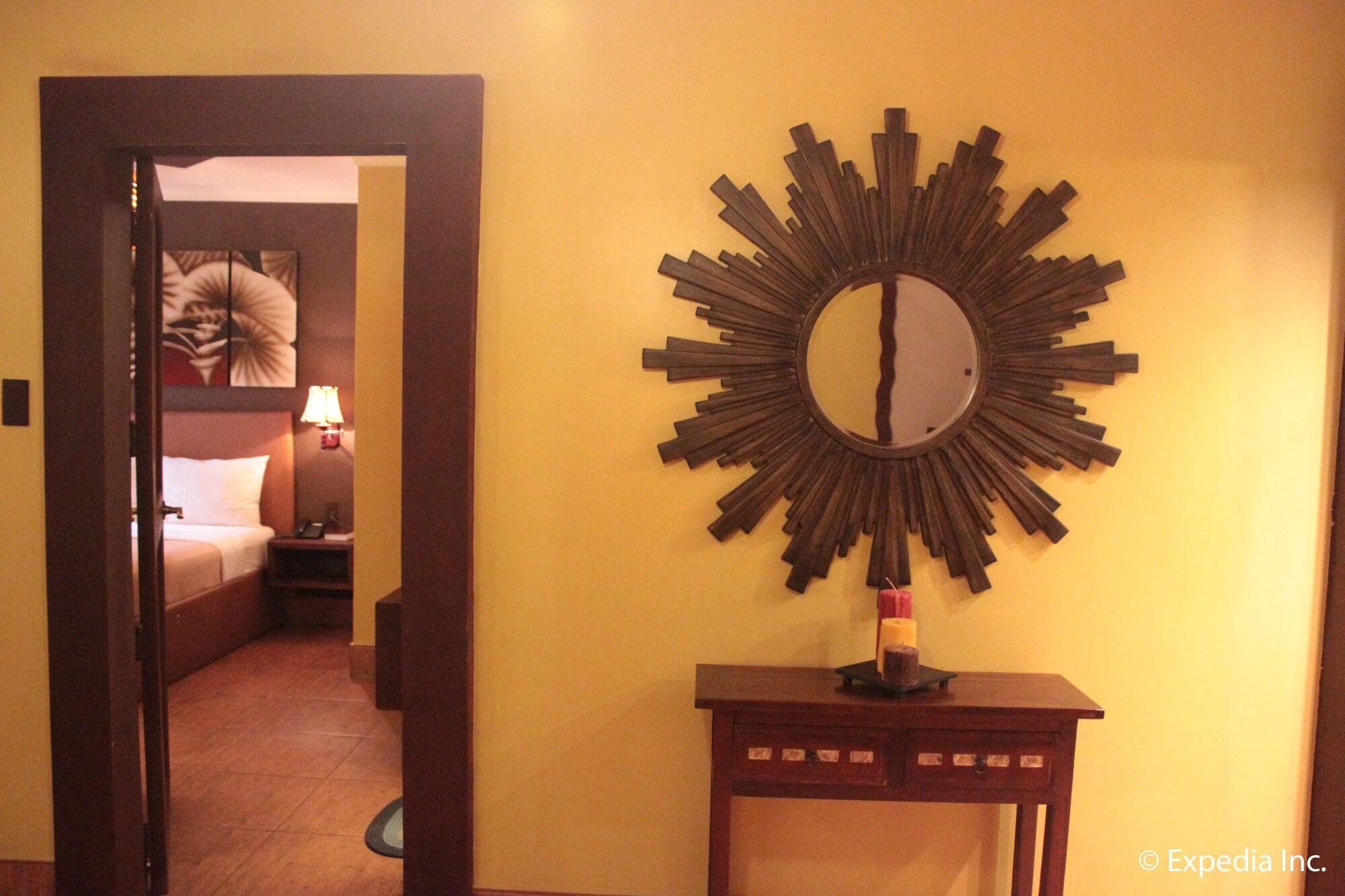 Pamulinawen Hotel Laoag Esterno foto