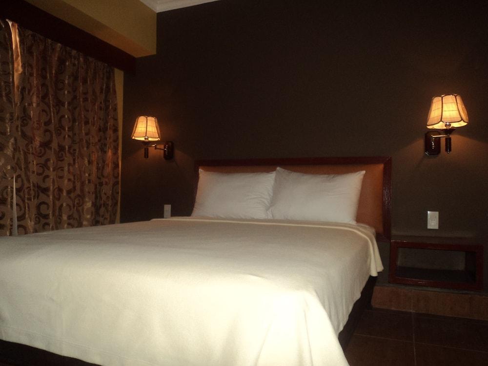 Pamulinawen Hotel Laoag Esterno foto