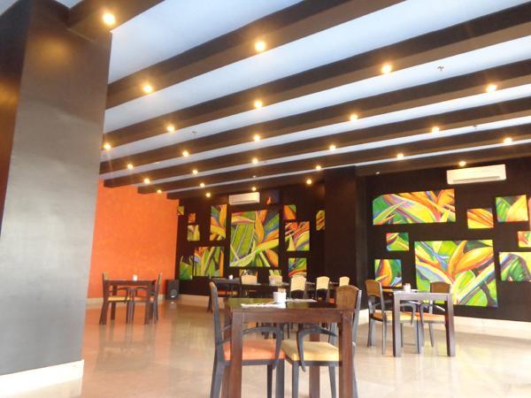 Pamulinawen Hotel Laoag Esterno foto
