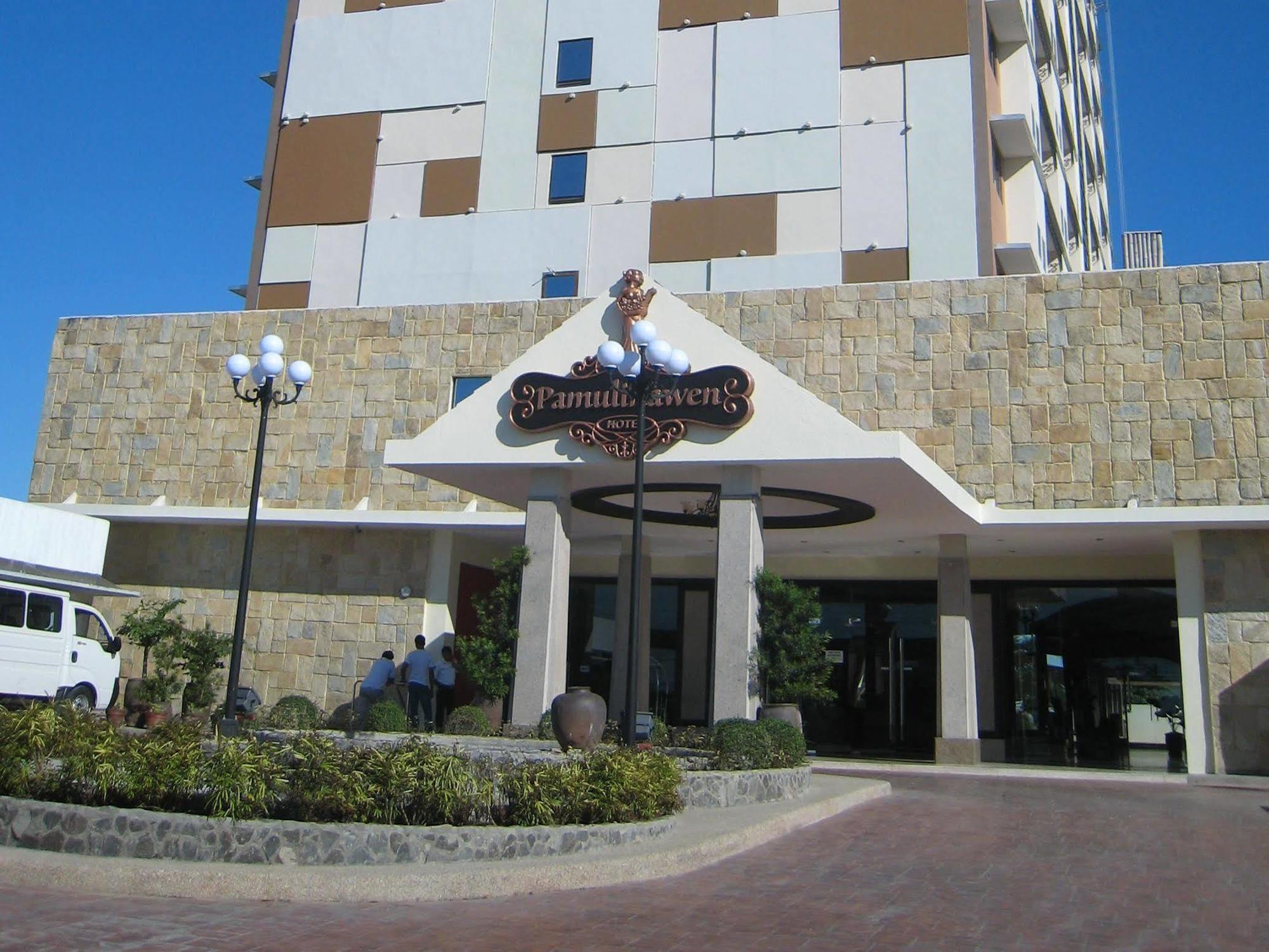 Pamulinawen Hotel Laoag Esterno foto