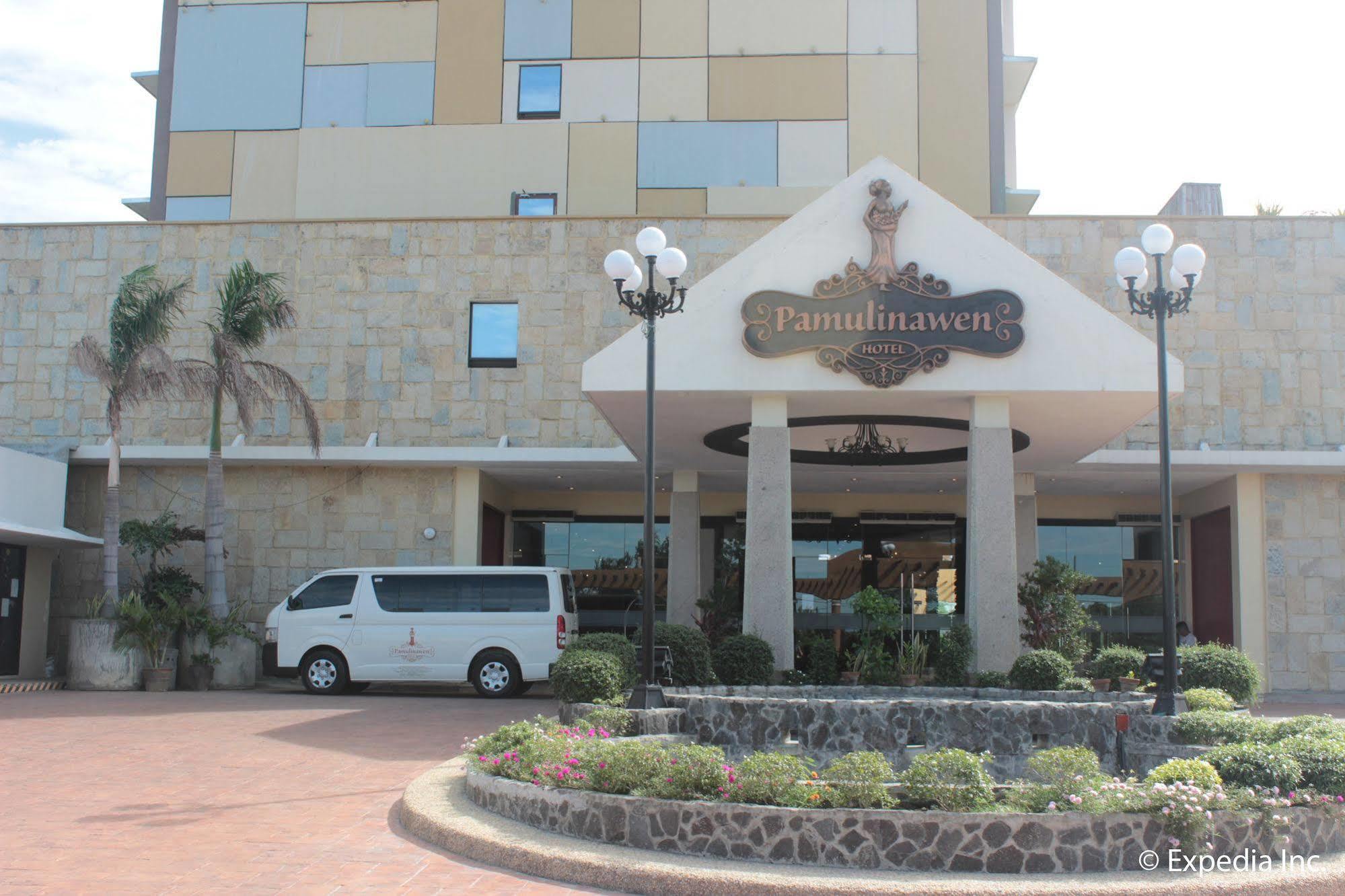 Pamulinawen Hotel Laoag Esterno foto