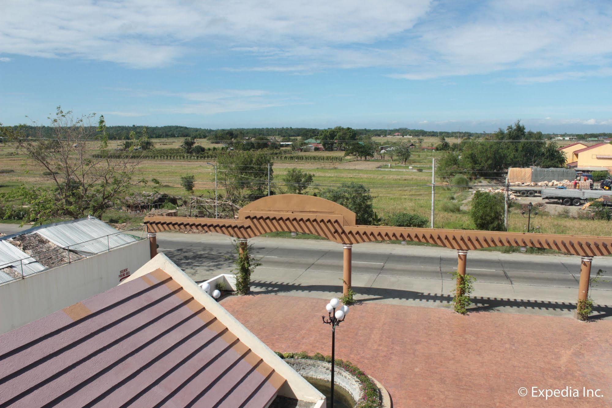 Pamulinawen Hotel Laoag Esterno foto